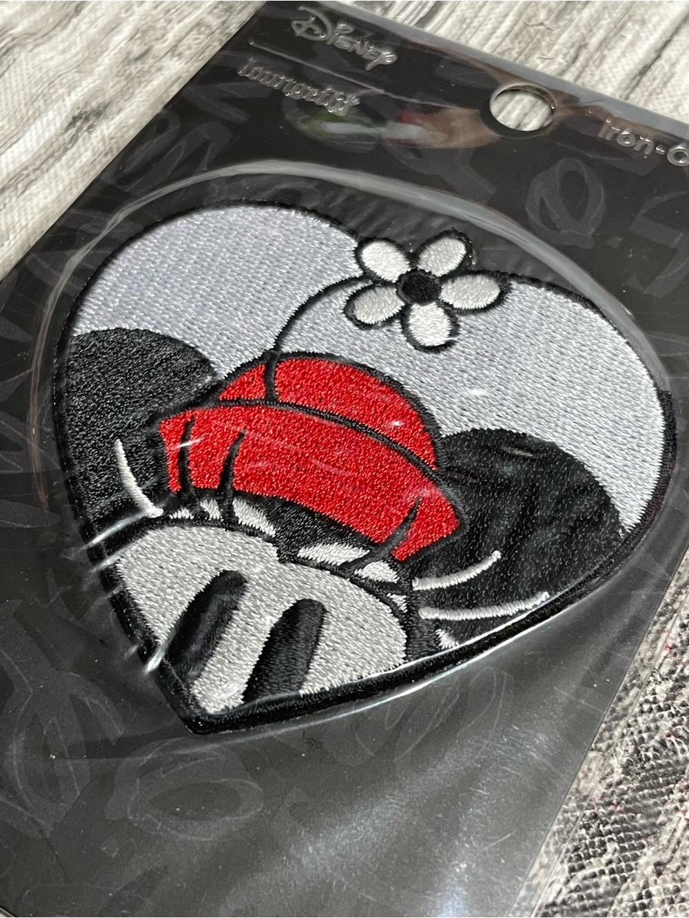 3” Loungefly Disney Minnie Mouse Classic Heart Embroidered Iron-On patch NEW